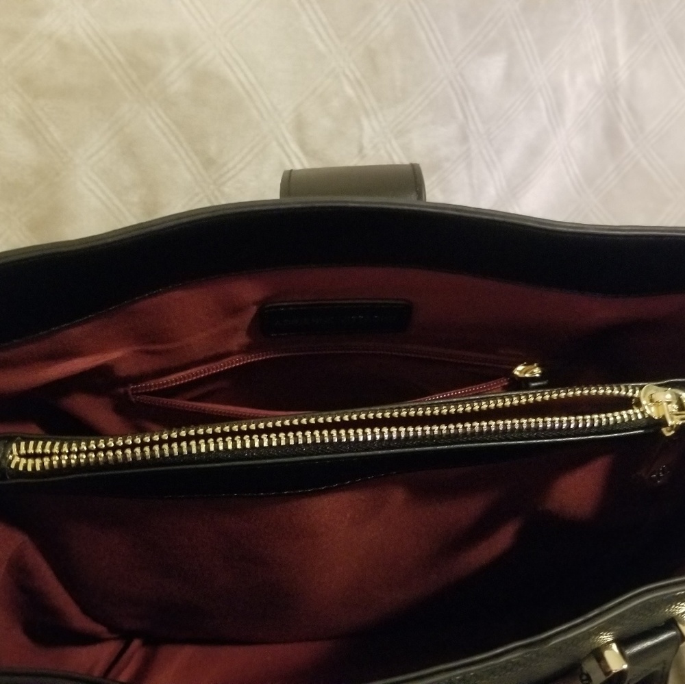 Adrienne Vittadini Handbag - Picture 5 of 6